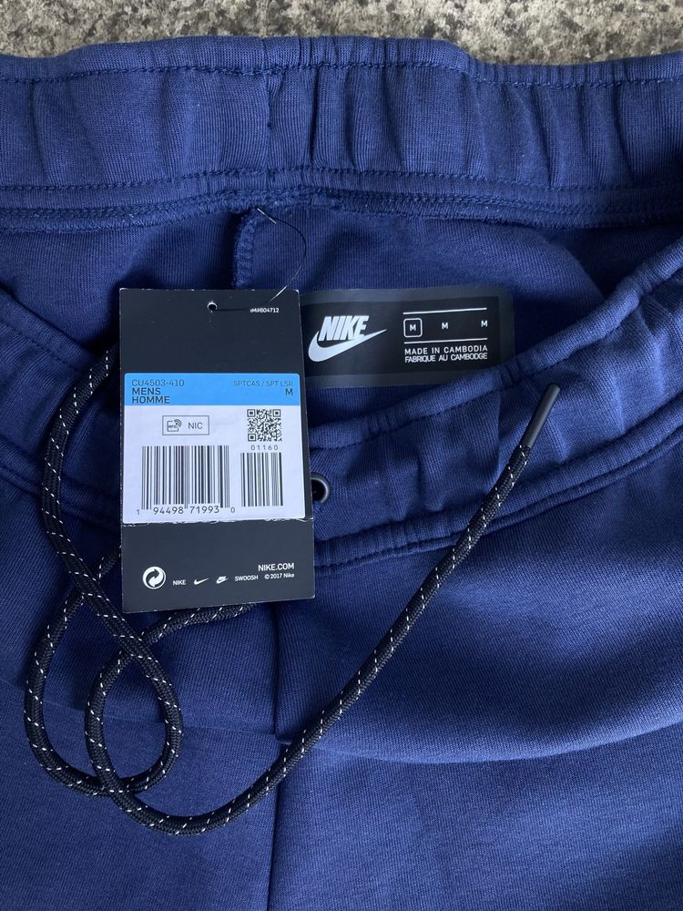 Оригінальні нові шорти Nike tech fleece
