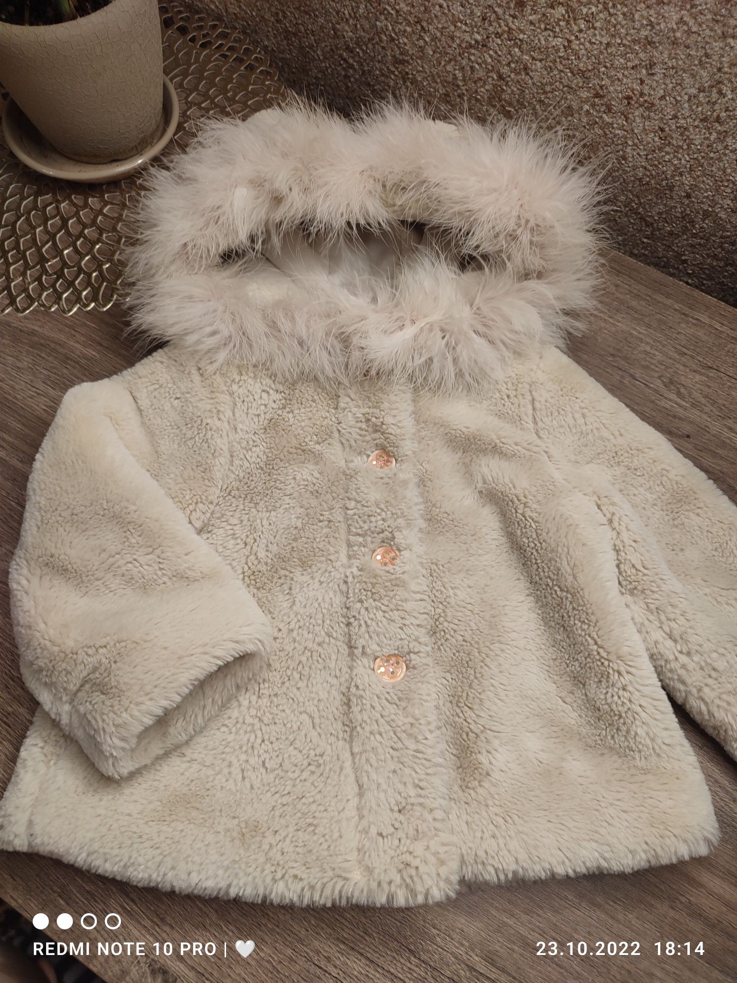 Весняне пальто, шубка.  молочного кольору для дівчинки