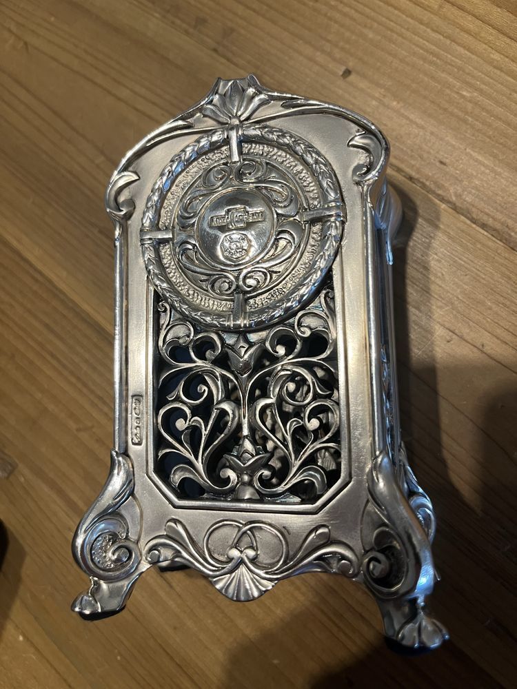Relógio de mesa em prata