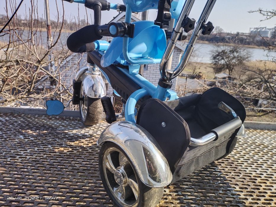 Детский трёхколёсный велосипед с родительской ручкой