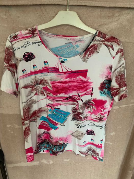 Bluzka w różowo morskie grafiki