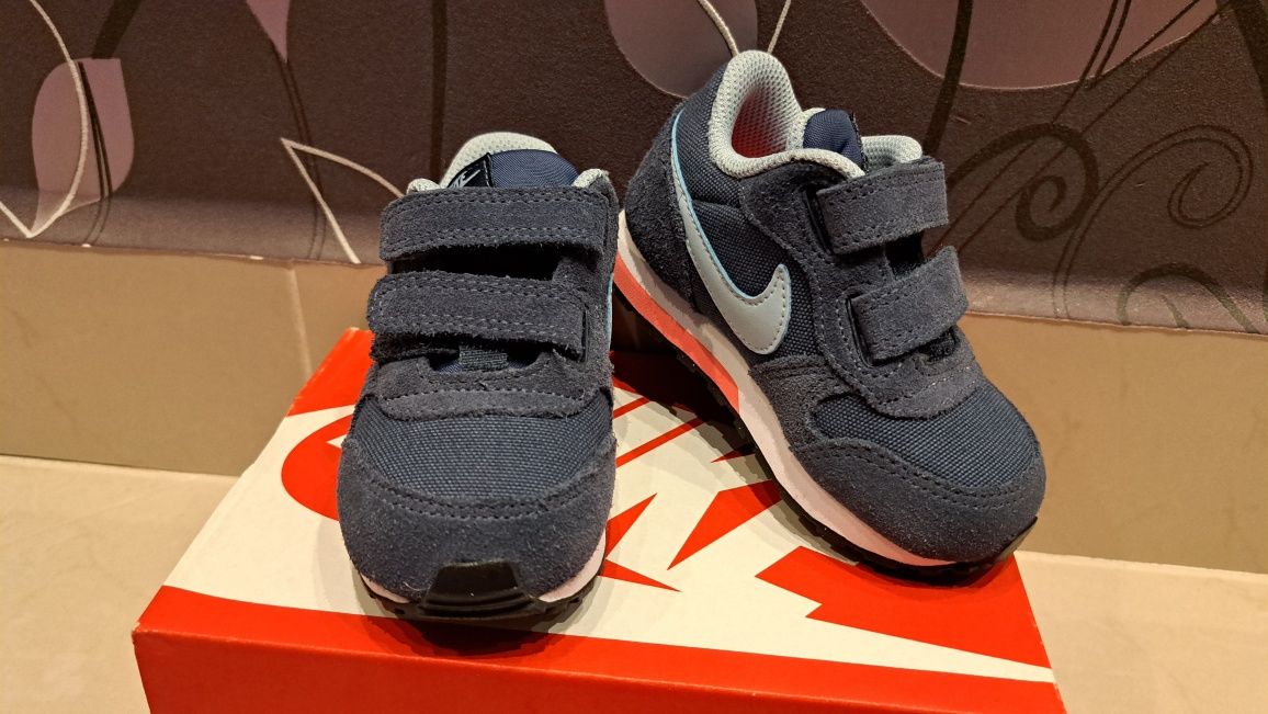 Buty dziecięce na rzepy Nike MD Runner r. 22