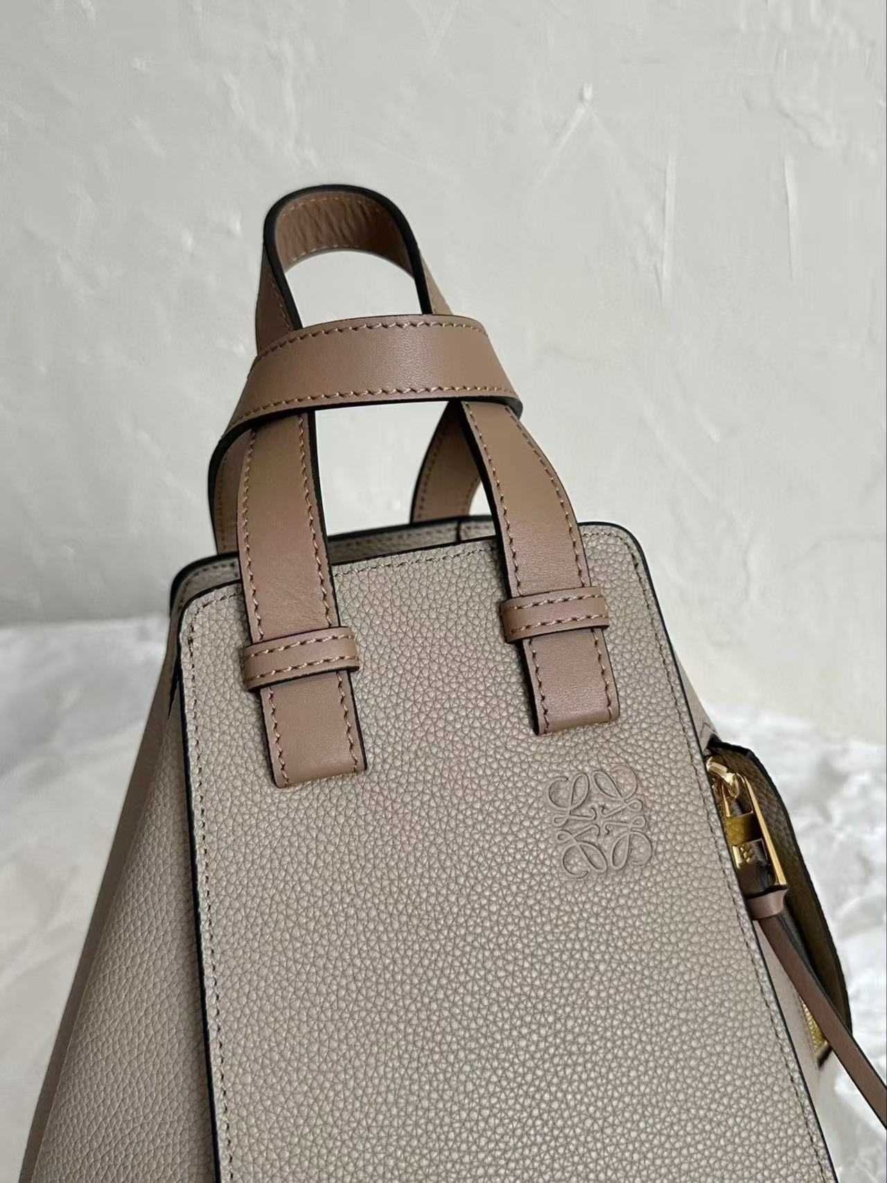 Bolsa LOEWE Hammock Pequena Nova em Folha