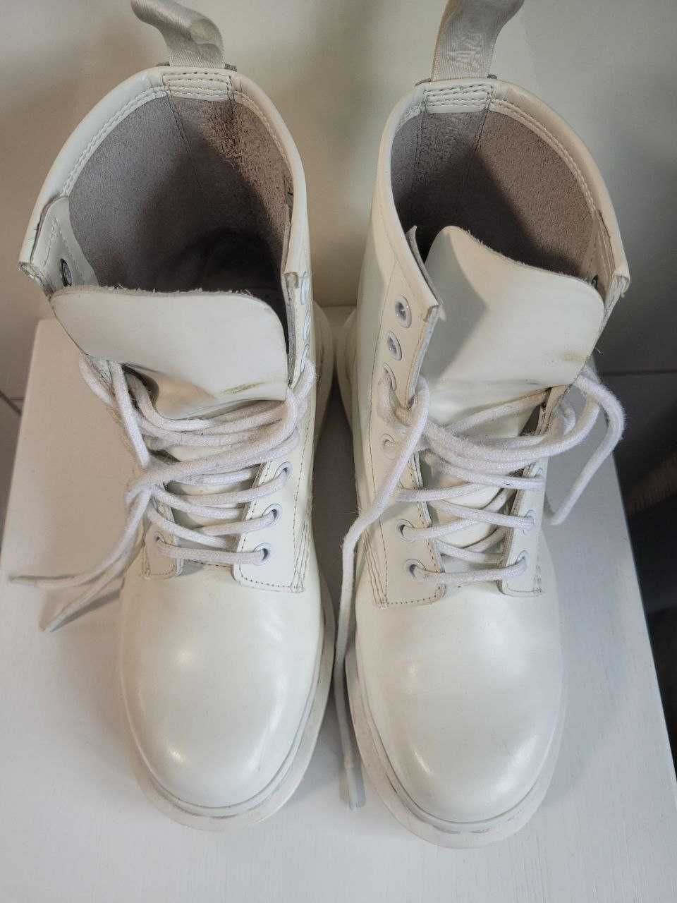 Ботинки женские Dr. Martens Mono White Smooth