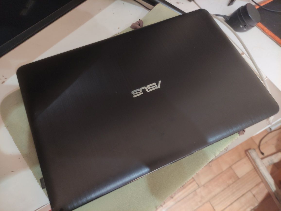 Notebooks ASUS + 2 comandos Xbox