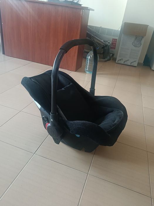 Дитяче автокрісло 0+