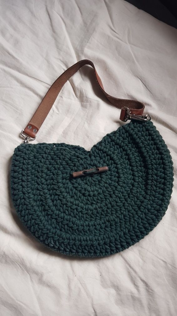 Torebka nerka handmade na skórzanym pasku