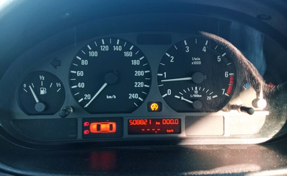 Продам BMW 320i 2.0л
