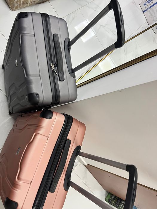 Середня валіза Tag, 71 см висота, оригінальна з США