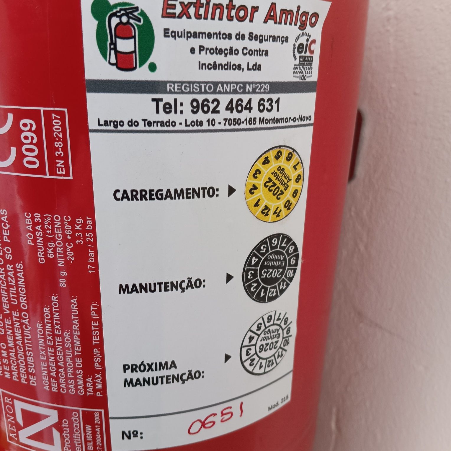 Extintor com manutenção em dia