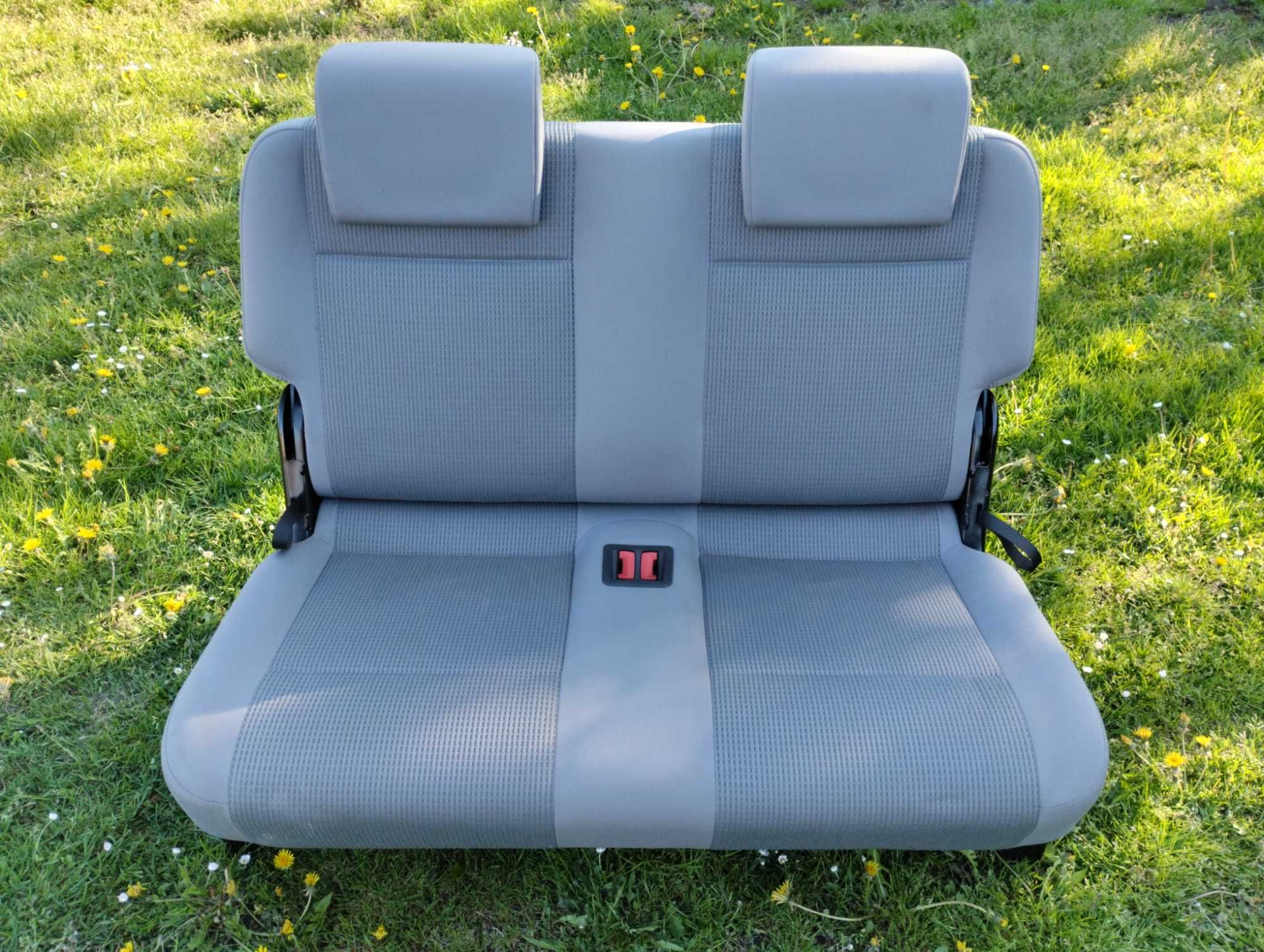 VW Caddy siedzenie fotel kanapa 3 III rząd stan bardzo dobry