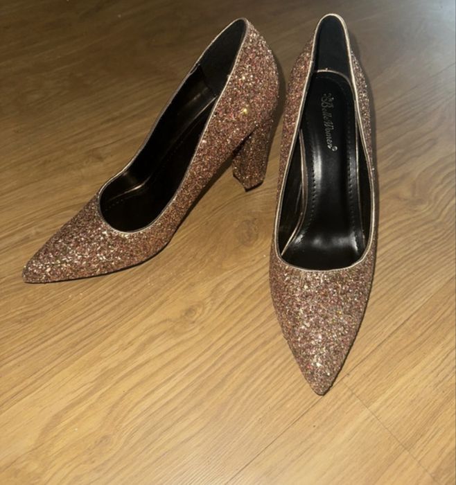 Szampańskie błyszczące czółenka