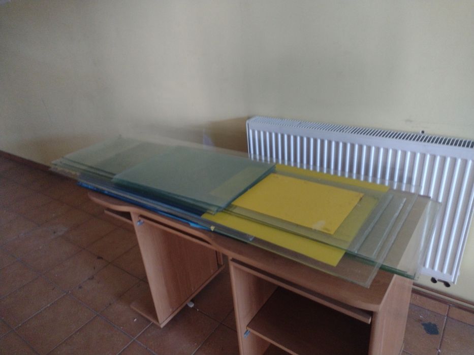 Szyby , półki szklane z gablot