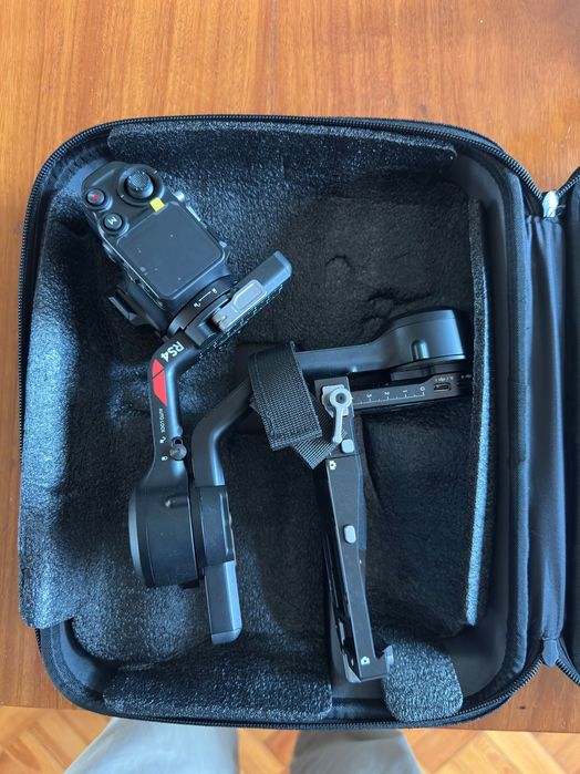 Estabilizador DJI Gimbal Ronin RS 4 Combo