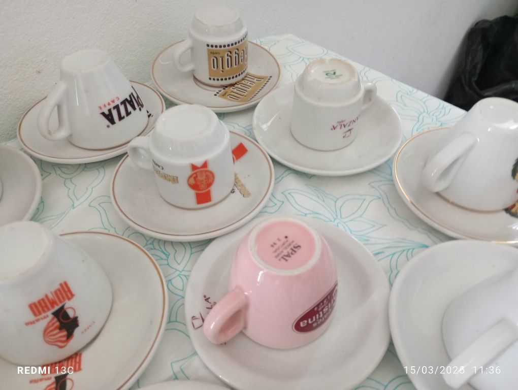 Conjunto de 18 chávenas de café de coleção