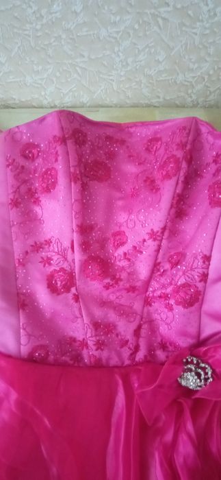 Продам выпускное- нарядное платье