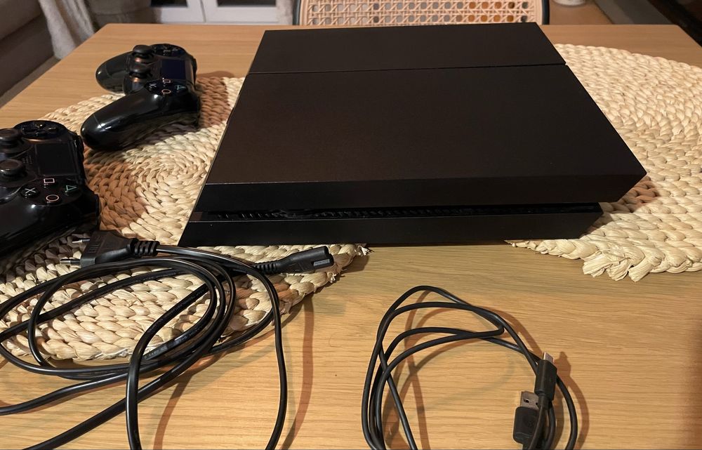 Konsola Playstations 4 PS4 + 2x pady oryginalne Dysk 1TB
