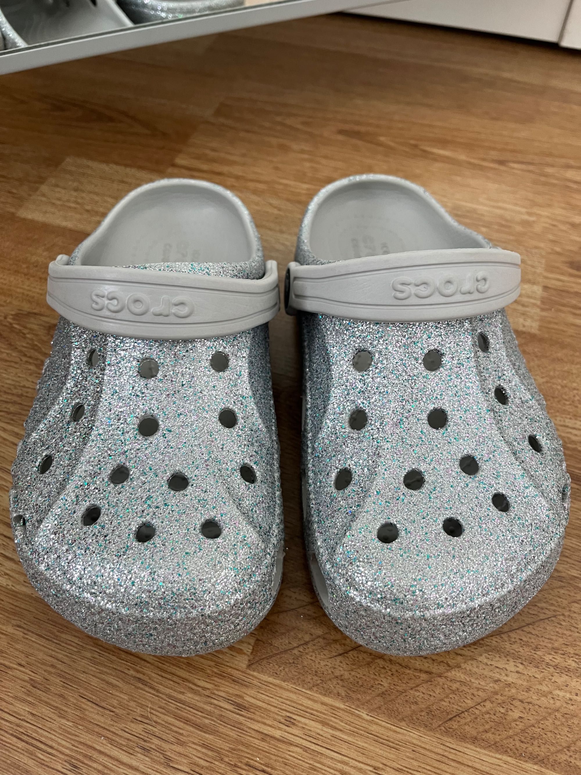 Crocs dla dziewczynki glitter brokatowe srebrne rozmiar J2 33-34