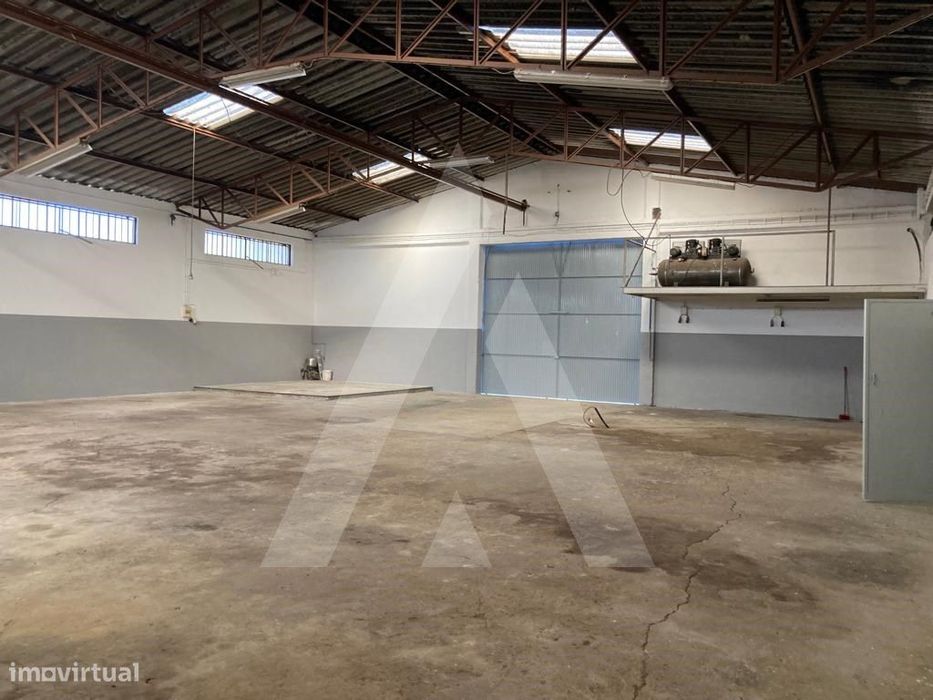Pavilhão industrial com terreno anexo para venda na Palhaça