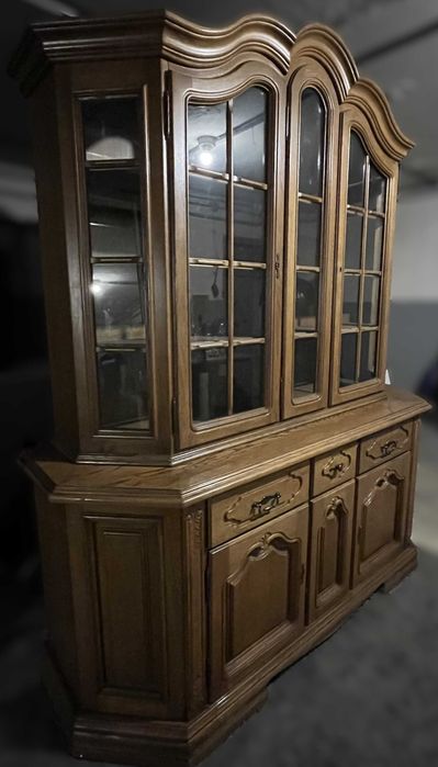 Komoda dębowa z przeszkloną witryną