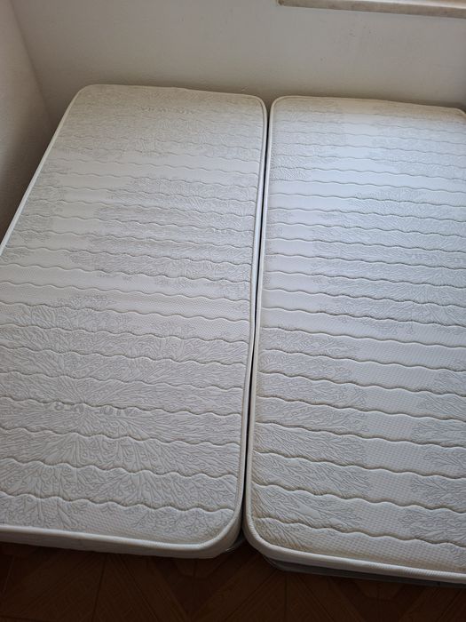 2 Camas de solteiro com colchões