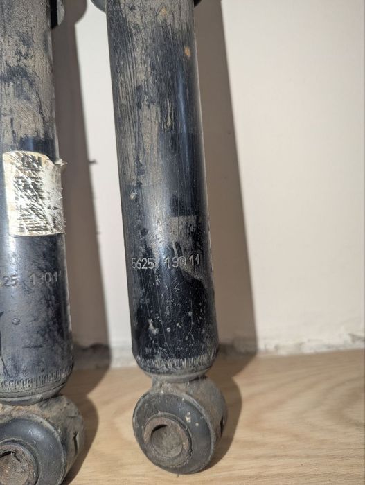 Зад амортизатори,патрубок повітря  на Опель Астра G