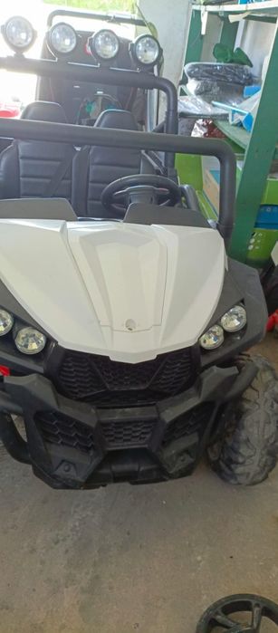 Samochod dla dzieci.  Dwuosobowy.