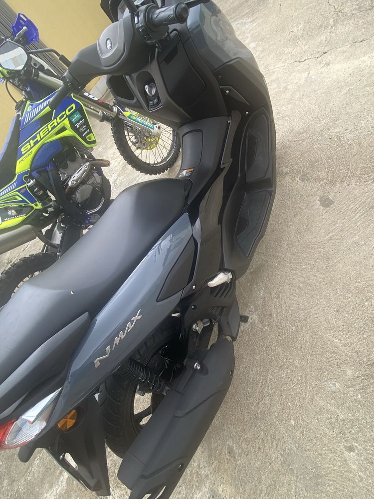 Yamaha Nmax 125 e Sherco 300 4T