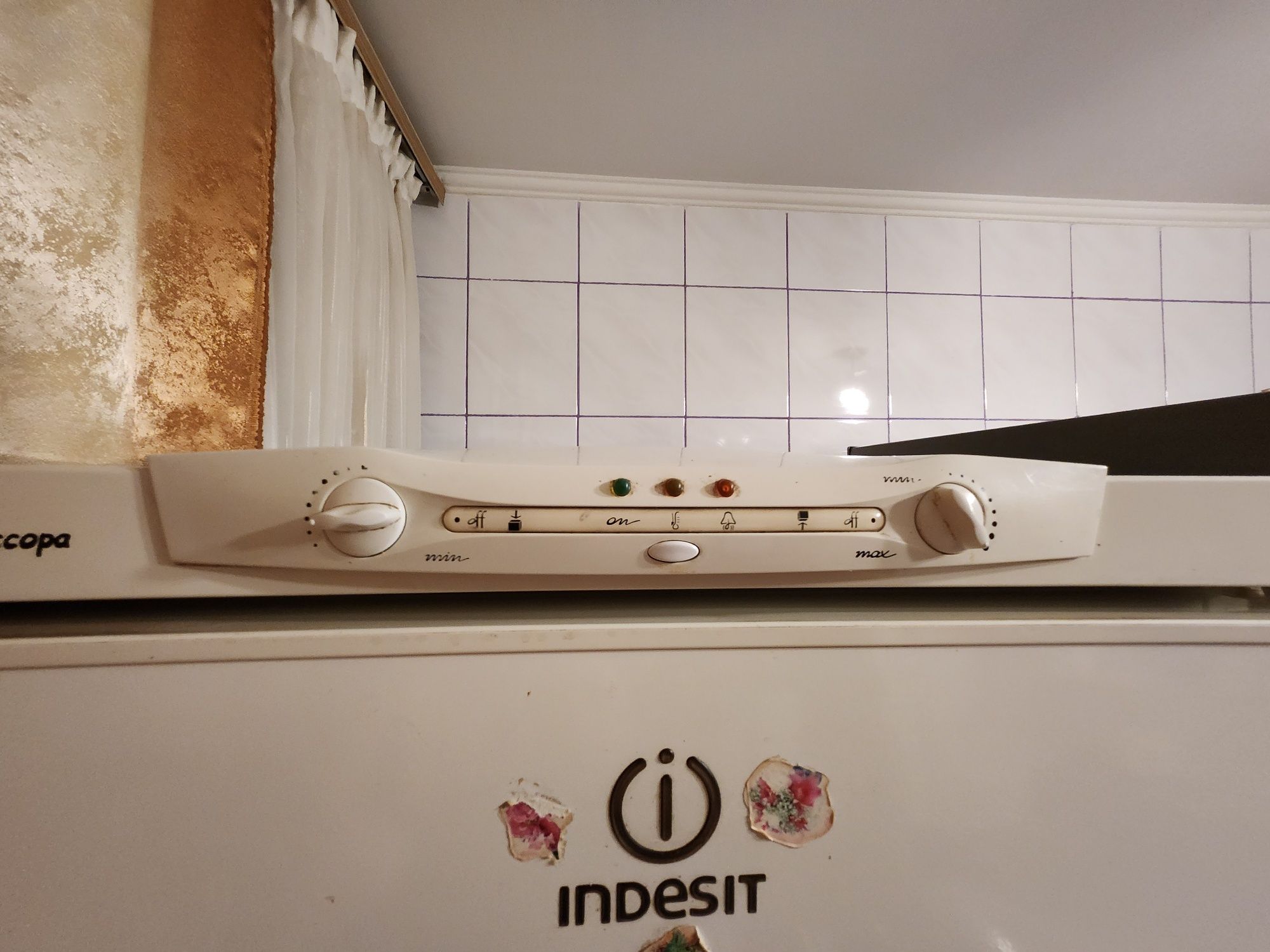 Холодильник Indesit