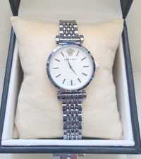 Versace zegarek damski monogram Versace kolor srebrny w pudełku nowy