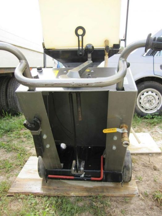 Fresadora/Maquina cortar/serrar pavimento quase nova,Stone,motor Honda