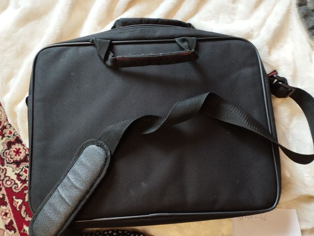 Nowa torba na laptopa  40x29 z paskiem