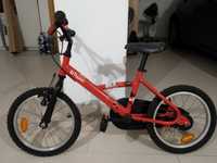 Bicicleta BTwin vermelha