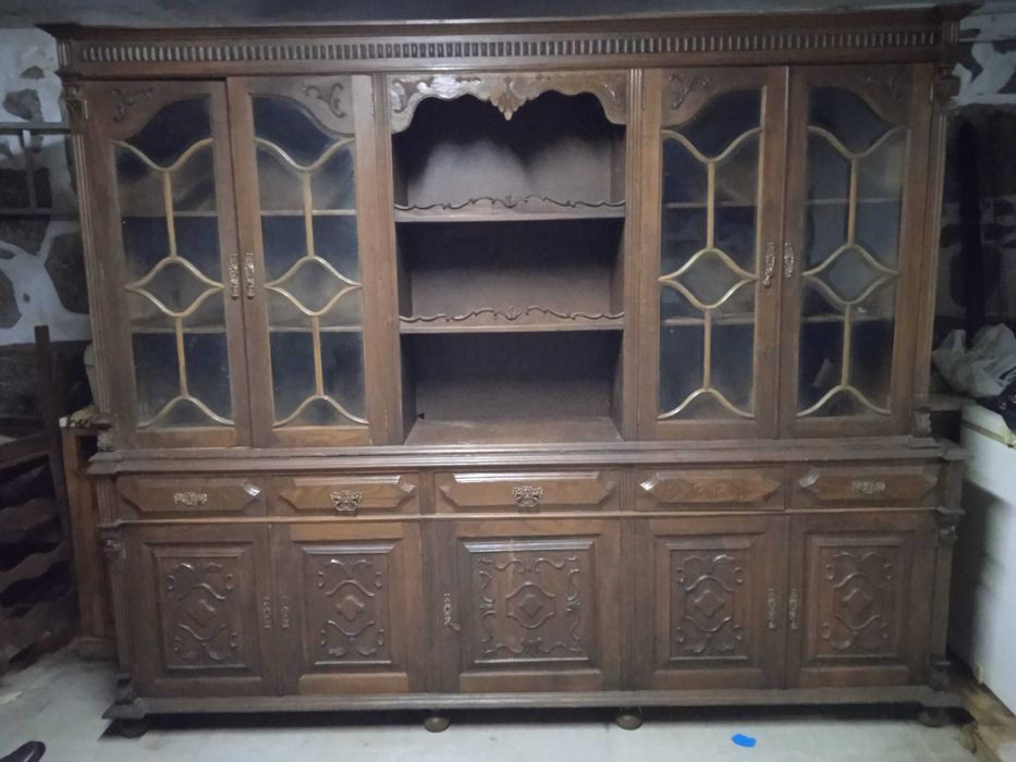 Móvel de sala em madeira maciça