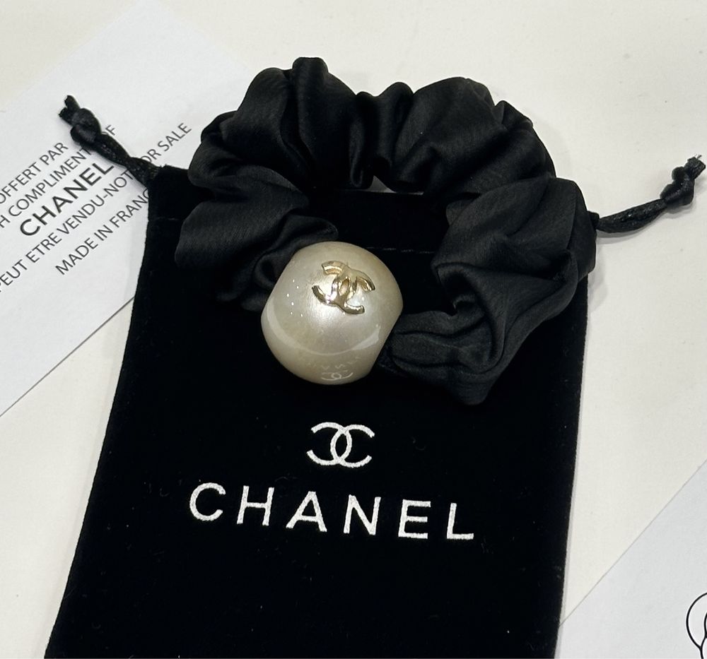 Резинка для волос  СІРА жемчужина vip gift в бархатном мешочке