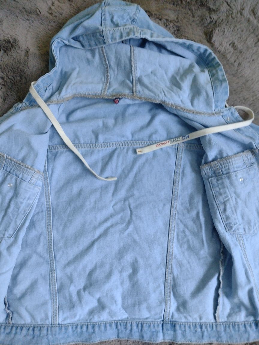 Продам джинсову куртку з капюшоном р.155-165