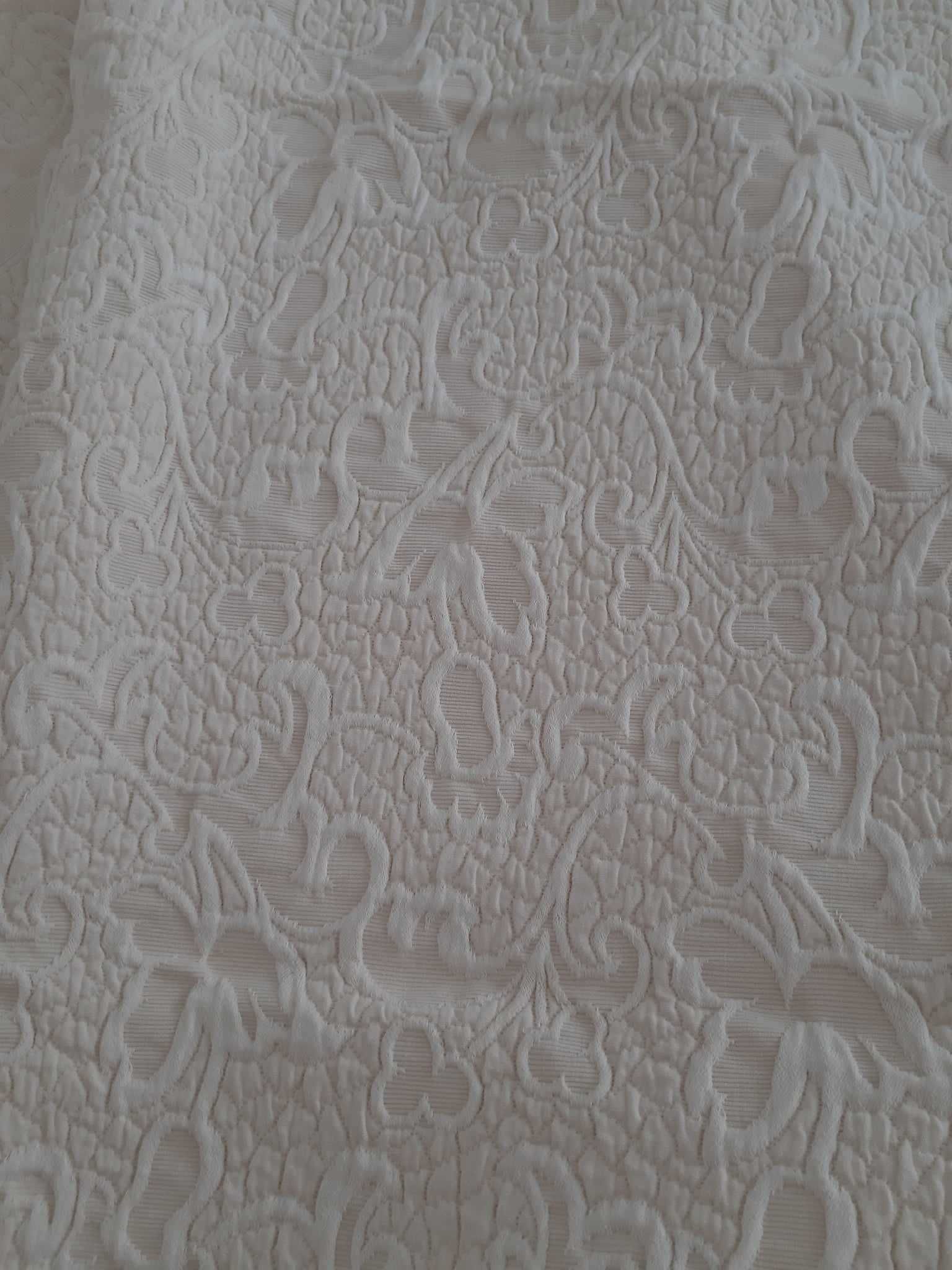 Piękna bawełniana narzuta z wytłaczanym wzorem 156x245 cm