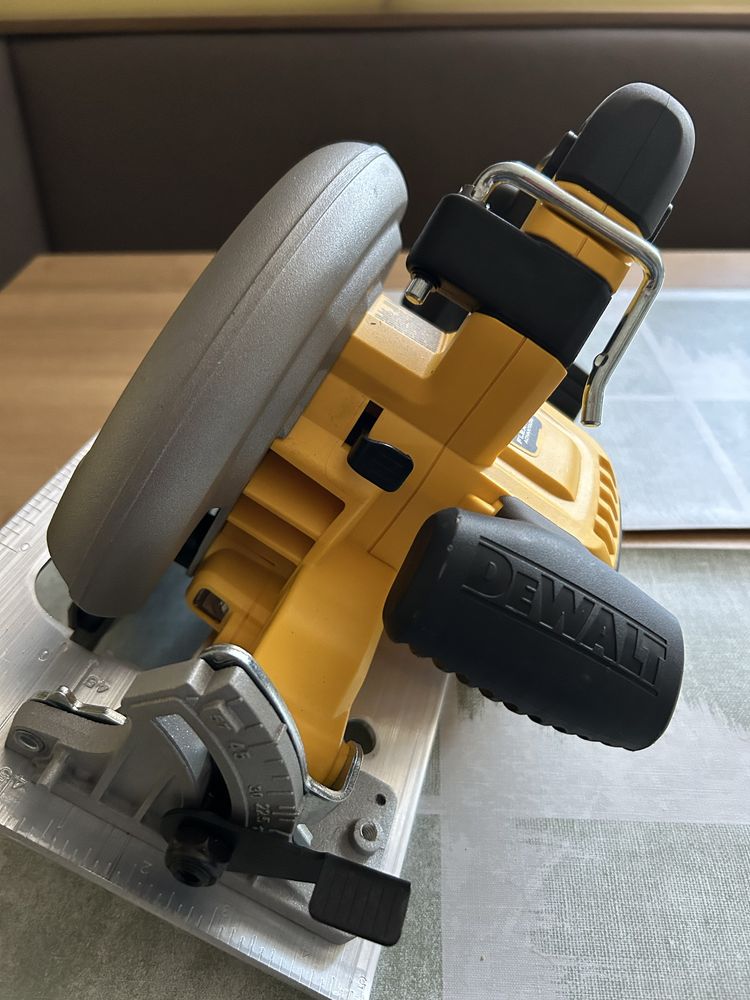 Pilarka tarczowa deWALT 20V