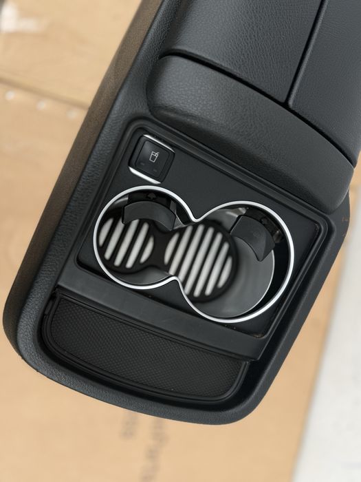 Центральна консоль підлокітник холодильник Веклас 447 Vito V-class