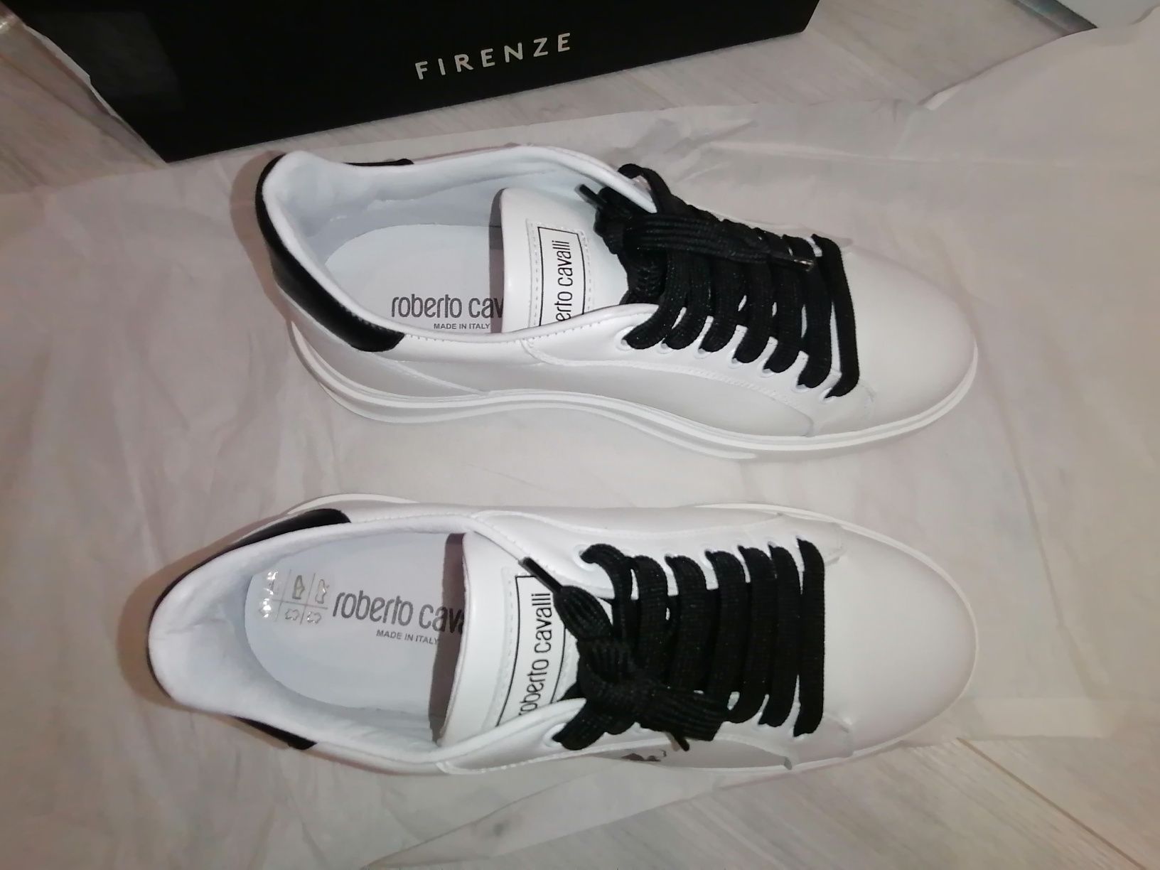 ROBERTO CAVALLI Męskie  SNEAKERS Blanco /NEGRO
20723 A r. 42 Skóra