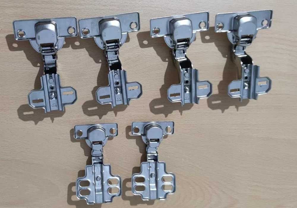 As dobradiças das portas.