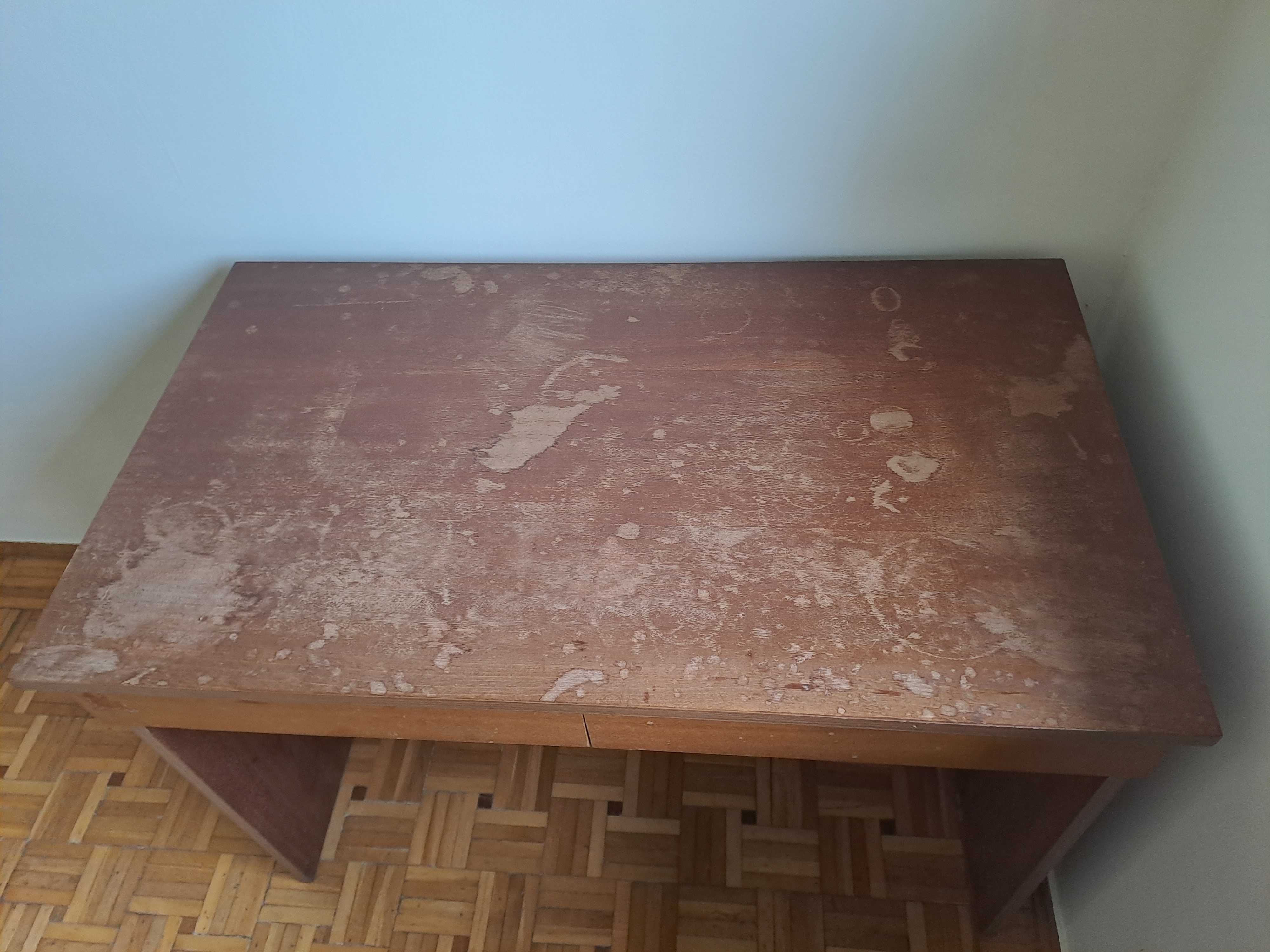 Solidne biurko do odmalowania