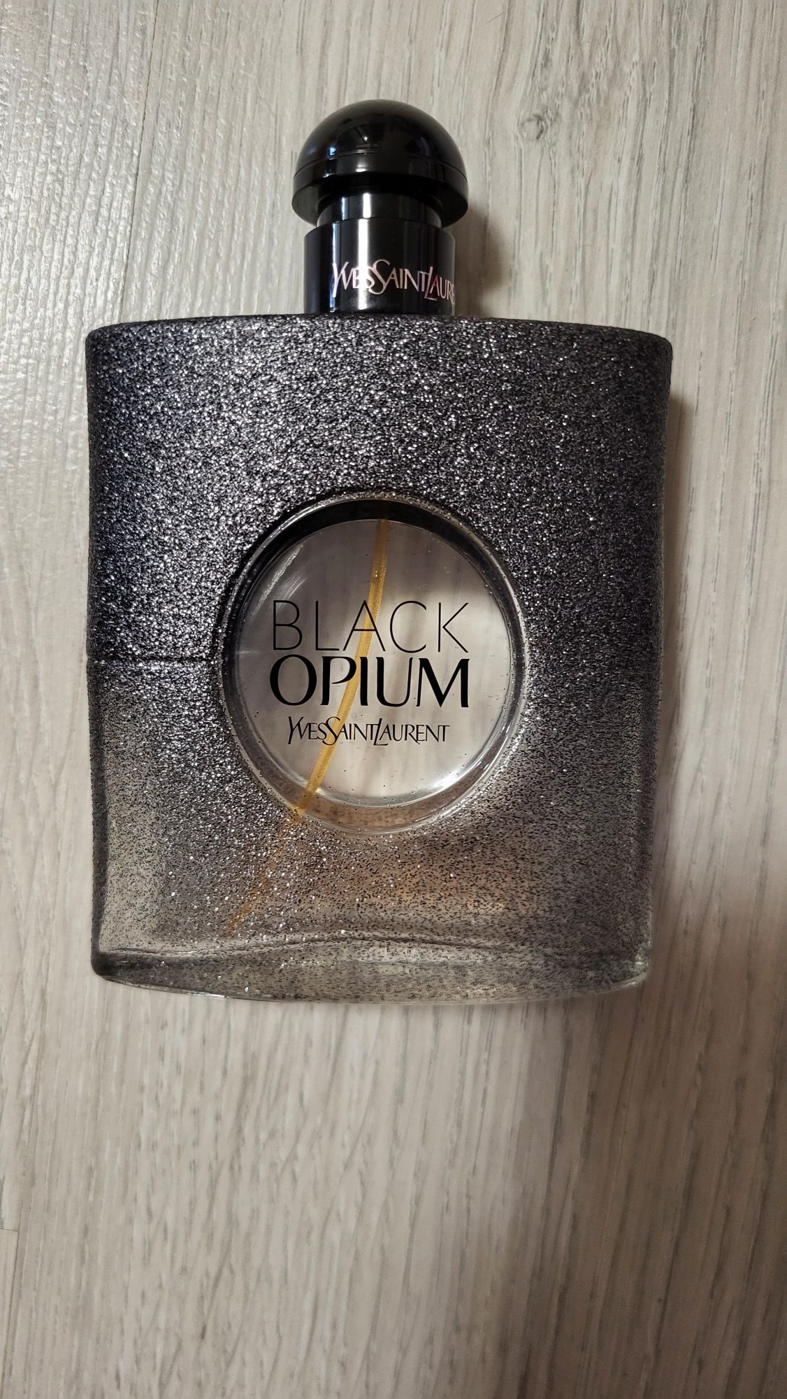 YVES SAINT LAURENT Black Opium , духи 
Black Opium