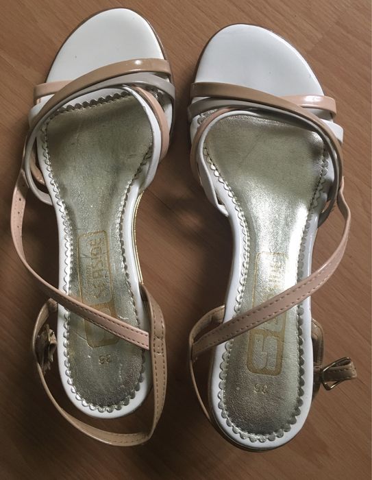 Sapatos tipo sandália com pequeno salto - Tamanho 36