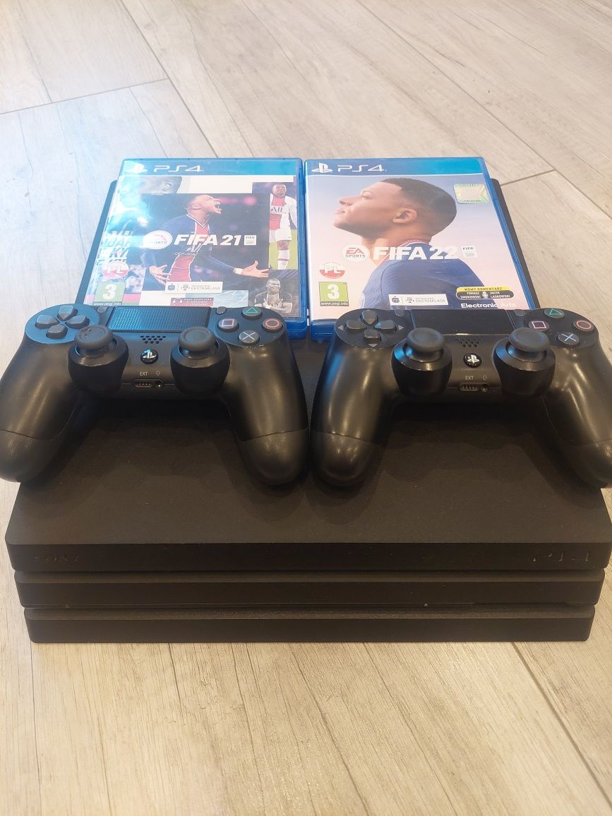 Playstation 4 PRO + 2 pady + gry FIFA 21, FIFA 22 CENA DO NEGOCJACJI