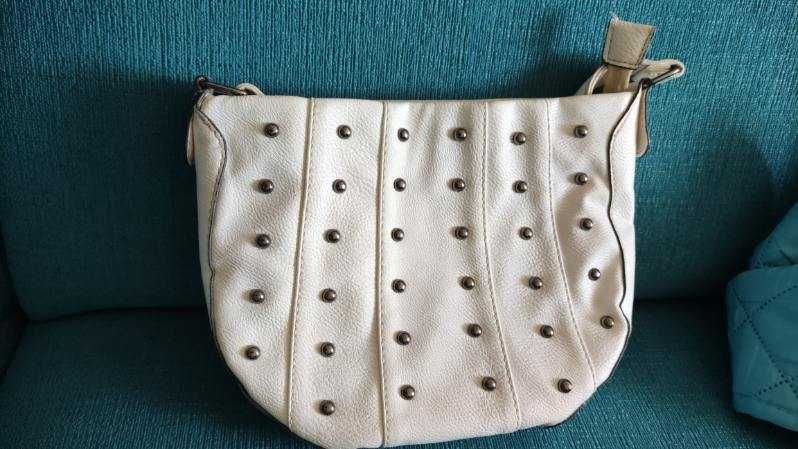 Torebka damska biała z ćwiekami