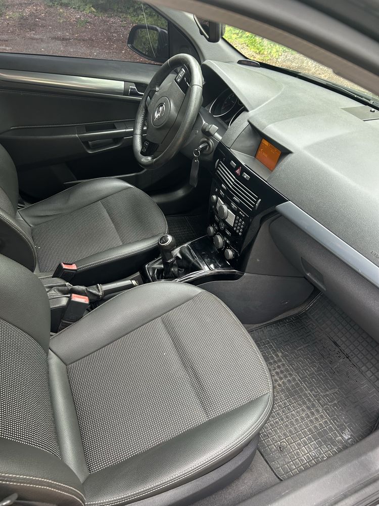 Opel Astra H в гарному стані