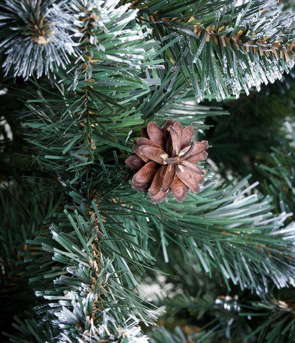 Новорічна  ялинка ПВХ Королева з білими кінчиками та шишками .