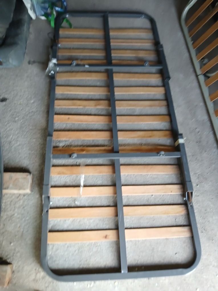 Estrado de ferro para a cama solteiro