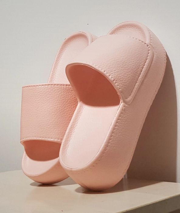 Klapki damskie na grubej podeszwie pudrowy róż 25cm 39 na platformie